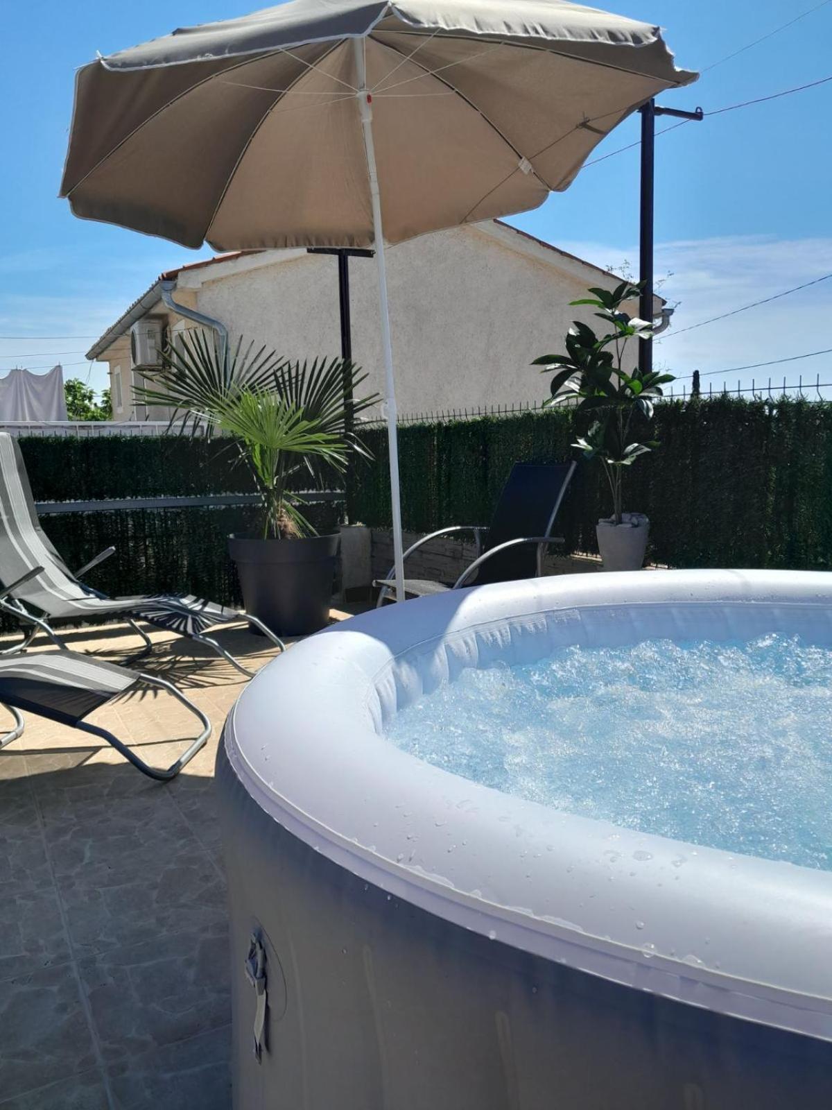 Apartment Mila With Jacuzzi Spa Pula Luaran gambar